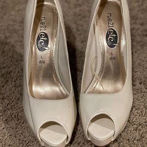 Peekaboo toe Patton leather cream shoe